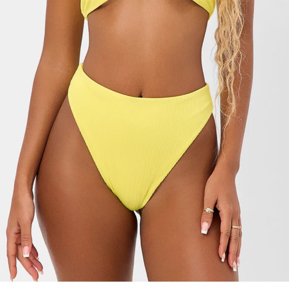 NWT Frankies Bikinis Anne Plisse Full Coverage Bottom in Pina Colada, Size L